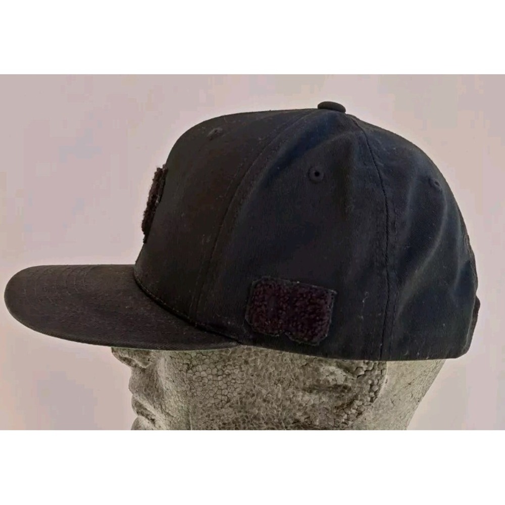 Undefeated Men's Adjustable Black Hat embroidered Logo OSFM Structured‎ - Picture 3 of 9
